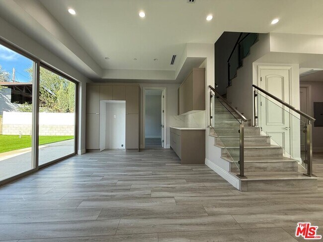 Building Photo - 6717 Sunnyslope Ave