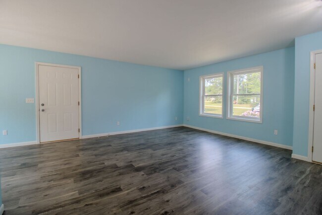 Building Photo - 11821 Lillian Lee Dr