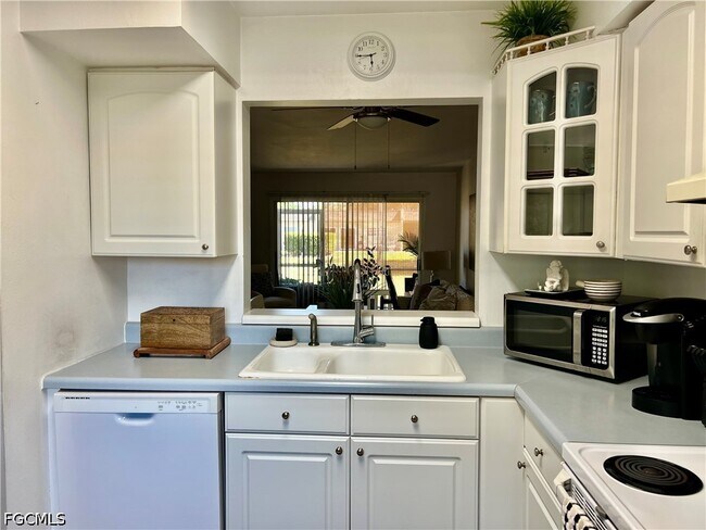 Building Photo - 6300 South Pointe Blvd