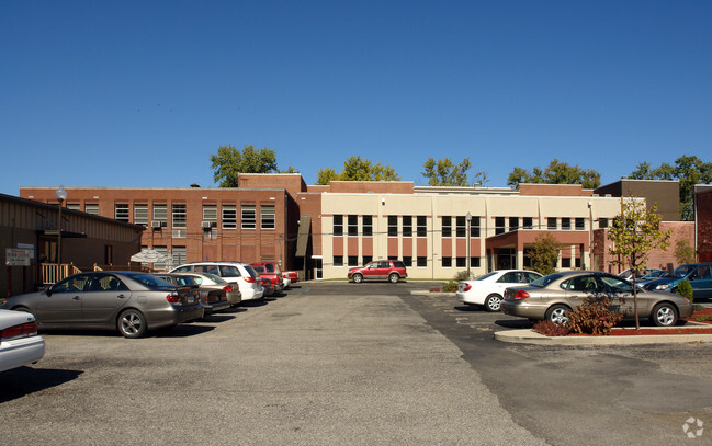 Primary Photo - Westmoreland Apartments