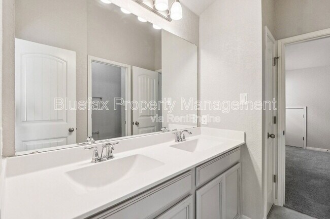Building Photo - 13840 Tribeca