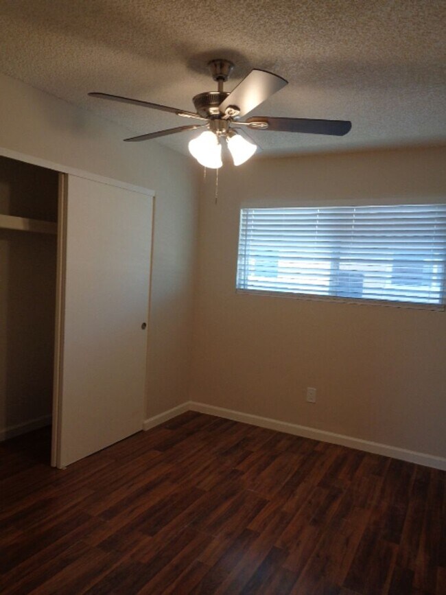 Building Photo - 8124 N 33rd Dr