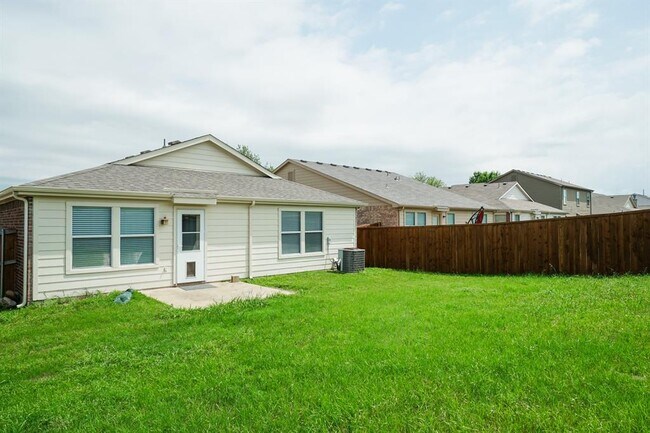 Building Photo - 8920 King Ranch Dr
