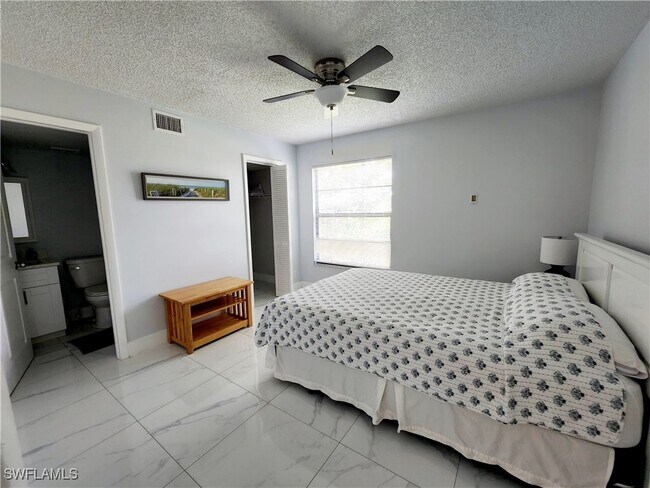 Building Photo - 3615 Boca Ciega Dr