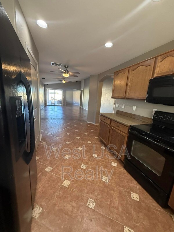 Building Photo - 730 E Press Rd