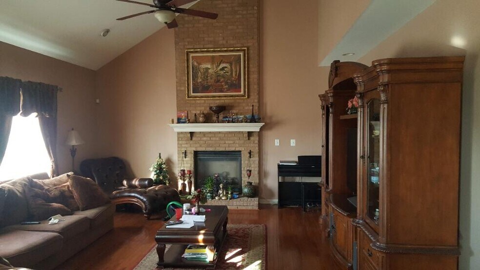 Building Photo - 43871 Hibiscus Dr