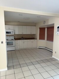 Building Photo - 185 N Bicycle Path