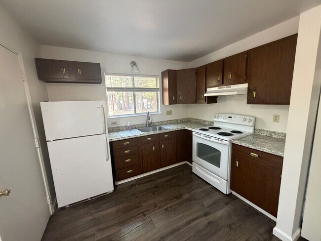 Building Photo - 1335 Kyburz Ave