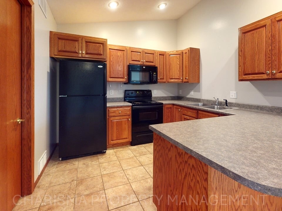 Building Photo - 304 Harvest Trl