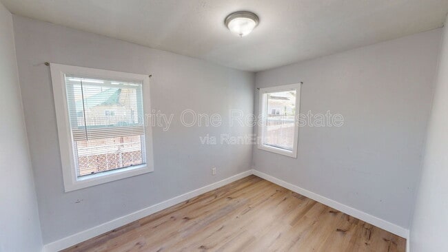 Building Photo - 2954 1/2 Webster Avenue
