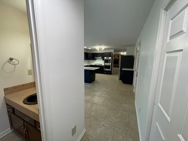 Building Photo - 3 Tyrol Ct