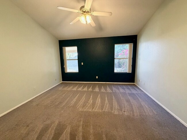 Building Photo - 4207 E Juanita Ave
