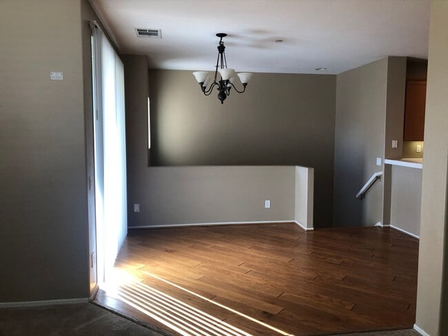 Building Photo - Comfort and convenience in this 2 bedroom 2 bathroom home