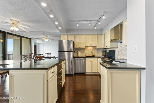 Building Photo - 1 Scenic Dr