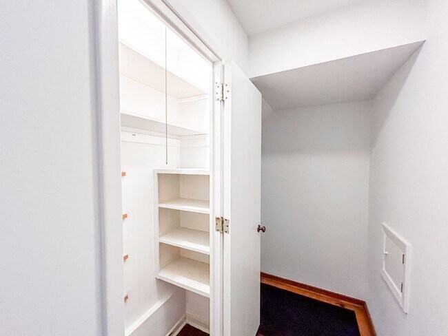 Building Photo - Stunning views. Serene atmosphere. Superb Edina. 3 Large Bedrooms + Office Space.