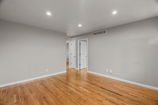 Building Photo - Stunning Brick Duplex with private partially finished basement in Kirkwood