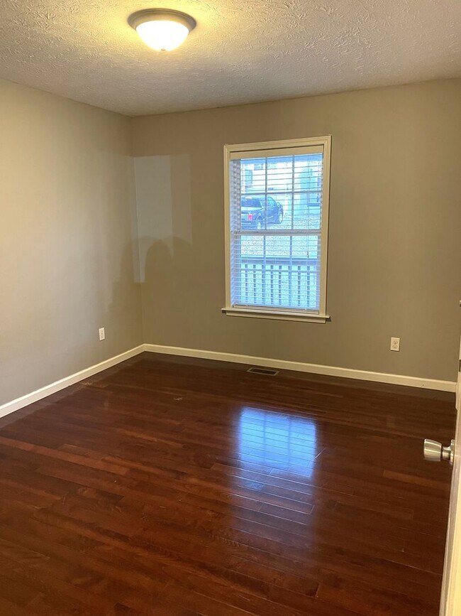 Building Photo - 2138 Bernhurst Dr