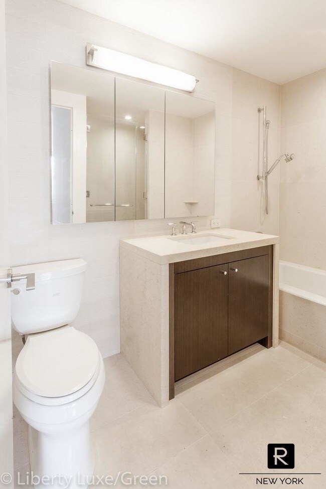 Building Photo - 300 North End Avenue