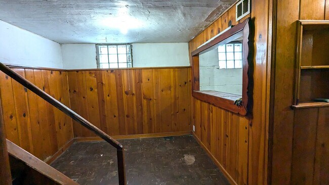 Building Photo - 457 W Southern Ave