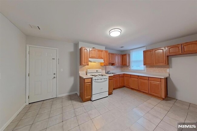 Building Photo - 10 Fleming Ave