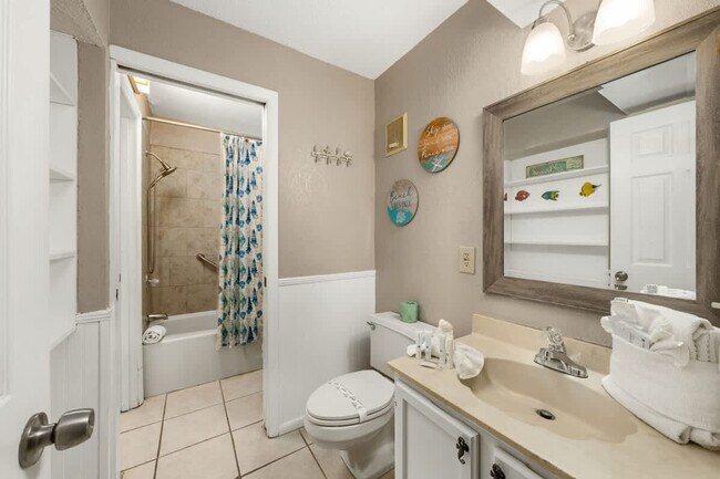 Building Photo - 8743 Thomas Dr