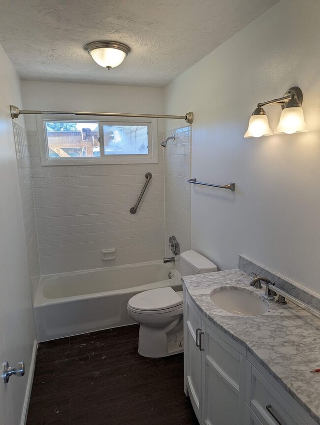 Building Photo - Charming 3 bedroom 1 bath home in Rexburg!