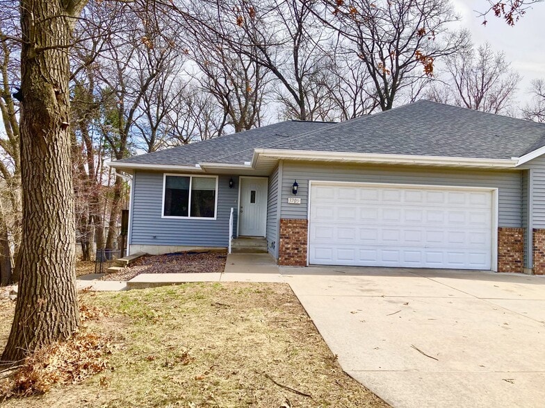Building Photo - 3705-3707 Valley View Pl