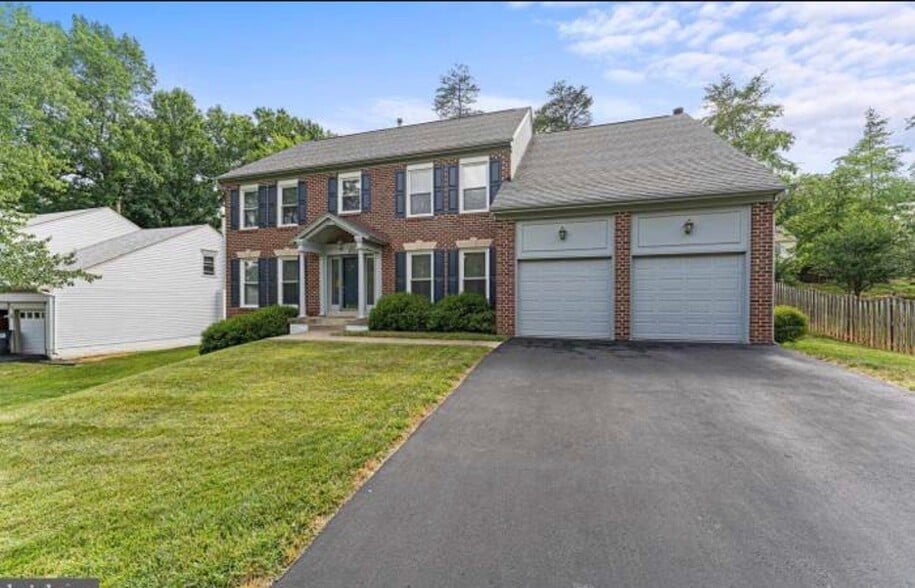 Building Photo - 5 Sarasota Dr