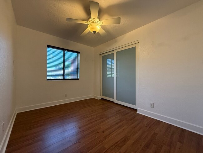 Building Photo - 3035 W 11th Ln