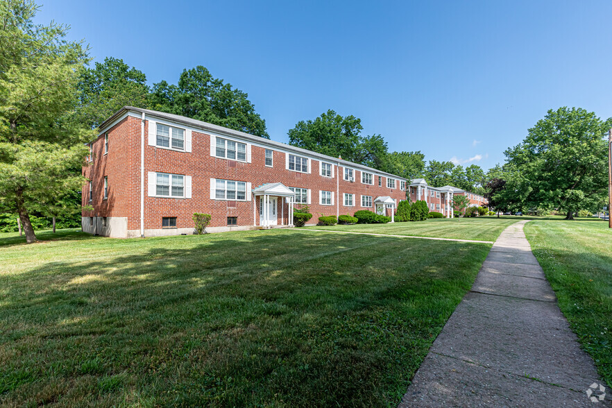 Primary Photo - Folly Brook Apartments