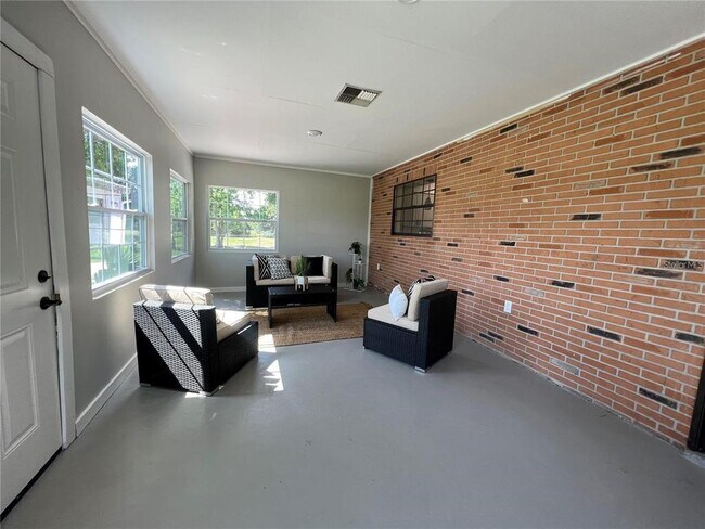 Building Photo - 4225 Reaves Rd