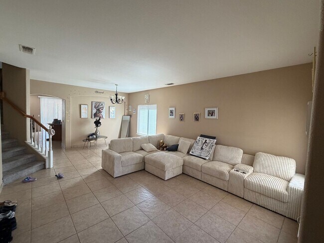 Building Photo - 12 Jackdaw Ct