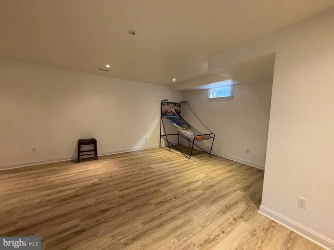 Building Photo - 11 Chestnut St
