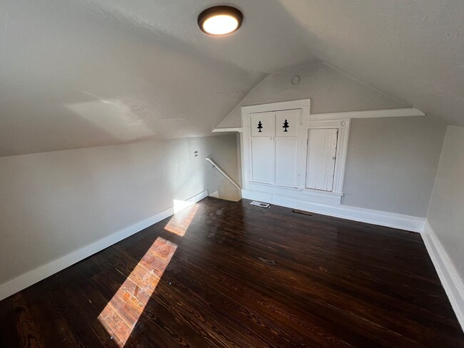 Building Photo - Fully Remodeled 3 Bedroom House!