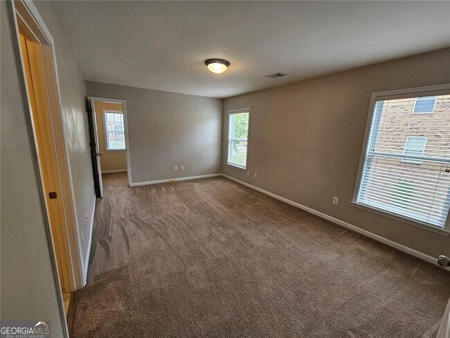Building Photo - 3755 Long Lake Dr