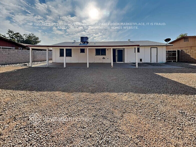 Building Photo - 8638 W Lawrence Ln
