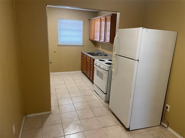 Building Photo - 908 N Zang Blvd