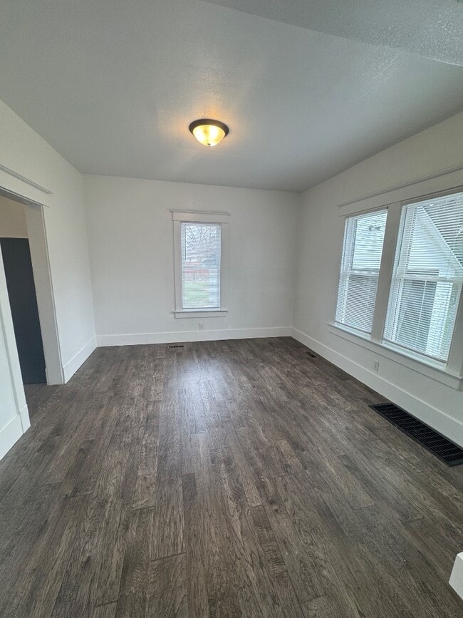 Building Photo - 1420 Okema St