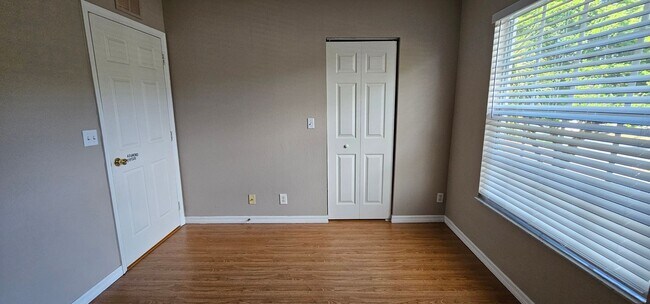 Building Photo - 2 Bedroom Condo -Cypress Landing