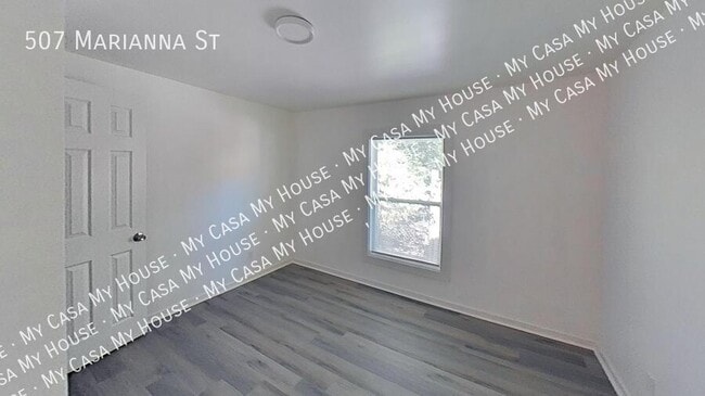 Building Photo - 507 Marianna St