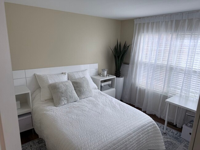 Building Photo - 2727 Borkshire Ln