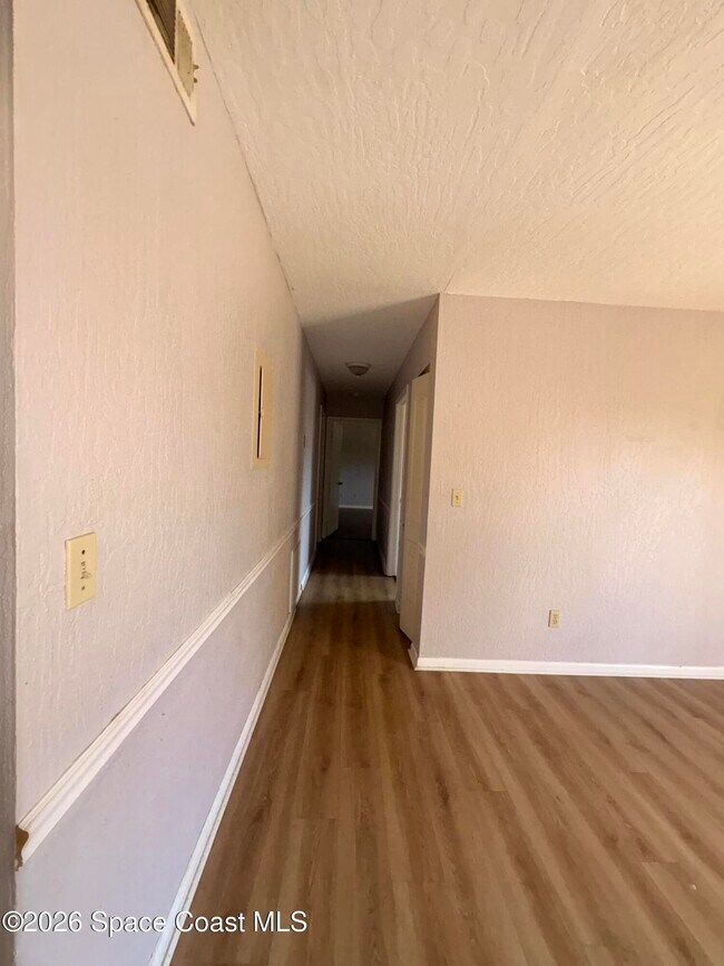 Building Photo - 2101 Forest Knoll Dr NE
