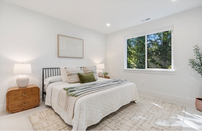 Building Photo - 15628 NW Raywood Ln