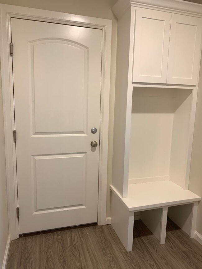 Building Photo - 3 bedroom duplex in Newcastle!