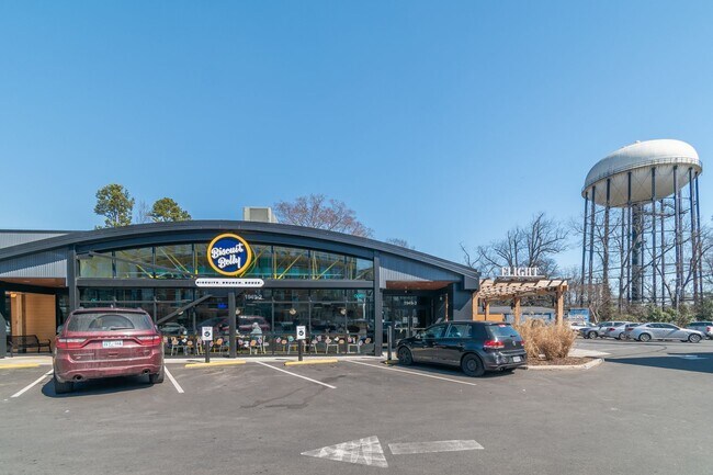 Building Photo - 560 Oakland Ave