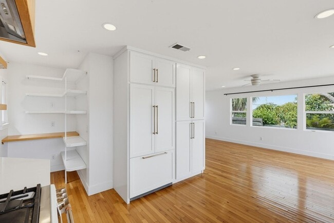 Building Photo - 4525 Saratoga Ave