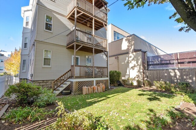 Building Photo - 811 Somerville Ave