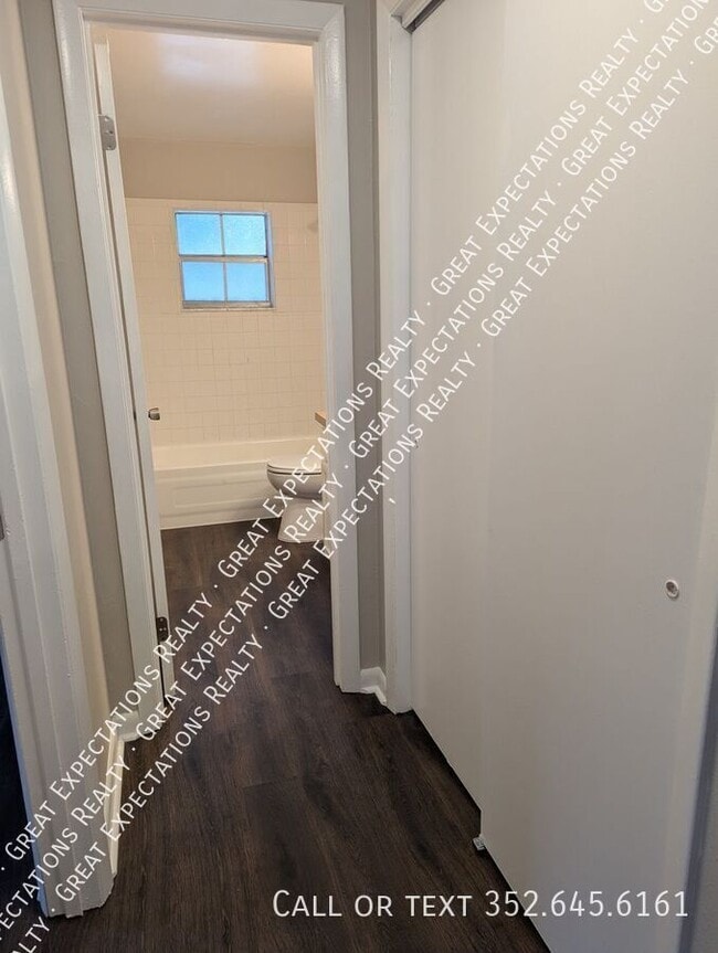 Building Photo - 147 SE 13th Ave