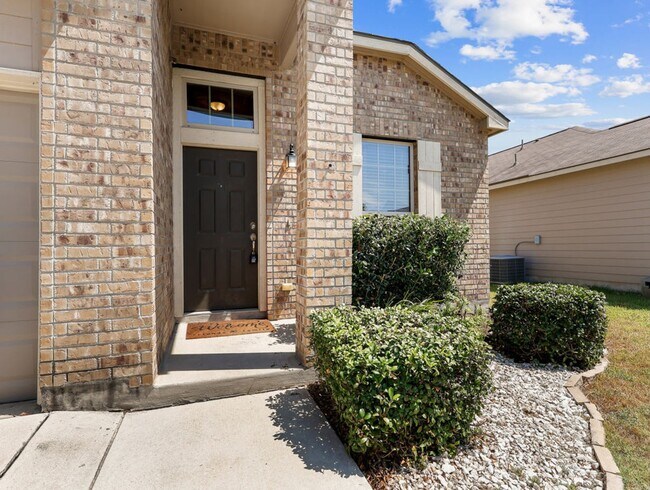 Building Photo - Charming Home Awaits: Spacious & Modern Living in a Prime Location