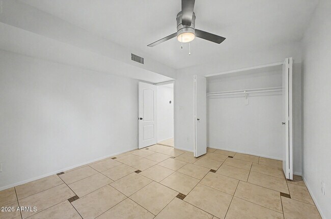 Building Photo - 2225 E Catalina Dr